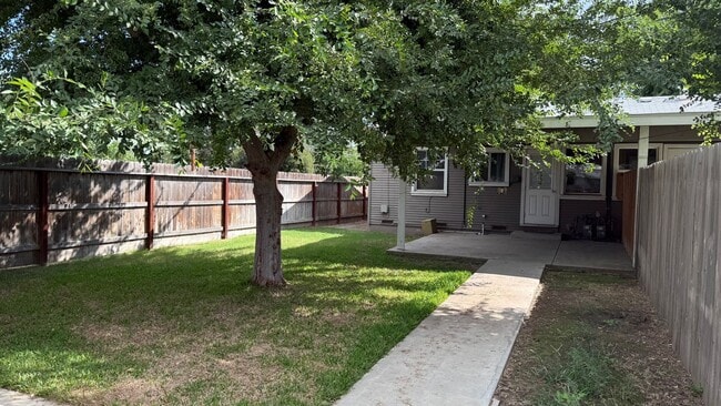 Building Photo - Must See: Charming 1-Bed, 1-Bath Home with...