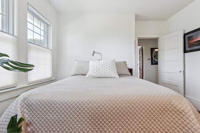 Building Photo - 24 Warren Ave