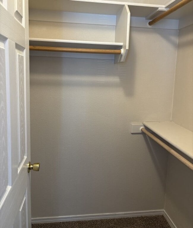 Building Photo - 3Bd/2Ba Single Story Home - Available to View!