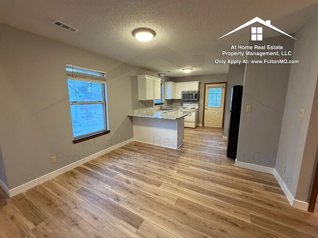 Building Photo - 2711 Mayflower Dr