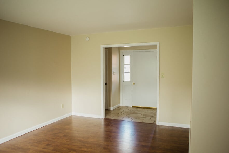 Building Photo - 720 S Parkway Dr