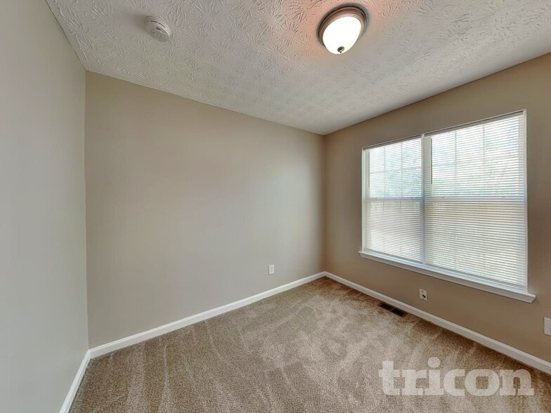Building Photo - 1330 Ling Dr