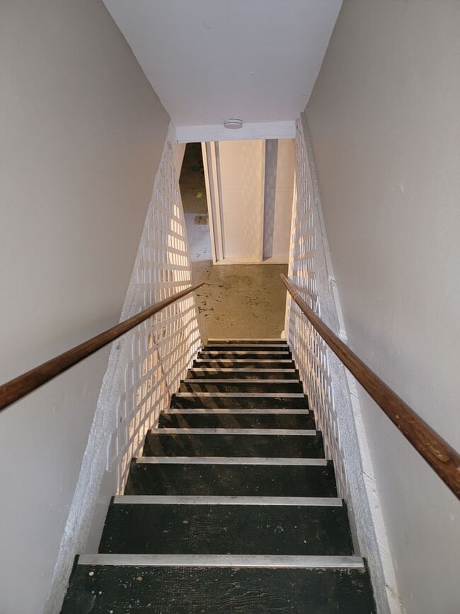 Building Photo - Charming, spacious Craftsman style Lakewood Home