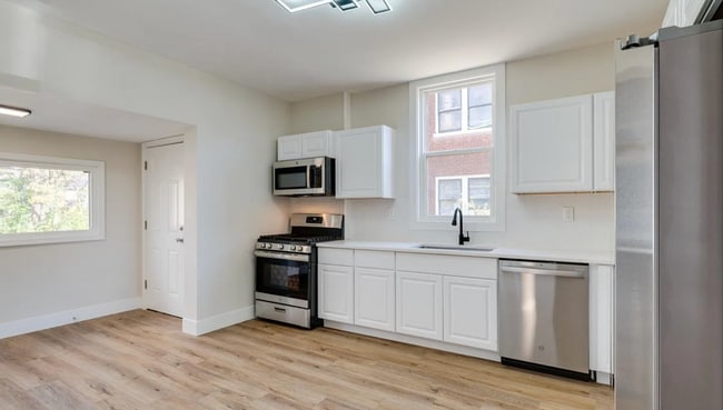 Building Photo - Stylish 3-Bed Home with Private Patio, Basement & Off-Street Parking in Cincinnati