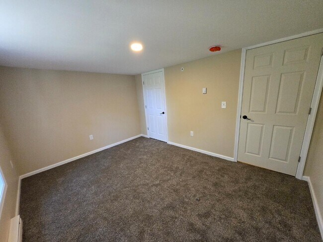 Building Photo - 109 2nd St