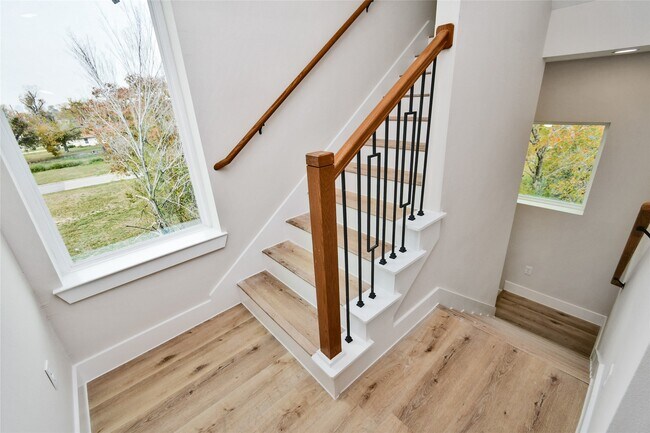 Building Photo - 3233 Tuam St