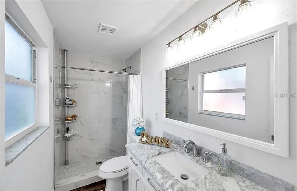 Building Photo - 2873 Sarah Dr