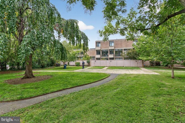 Building Photo - 333 N St SW