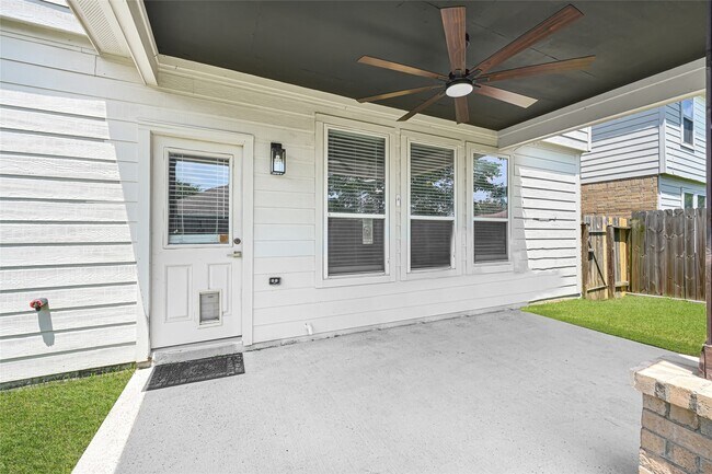 Building Photo - 1827 Macondray Dr