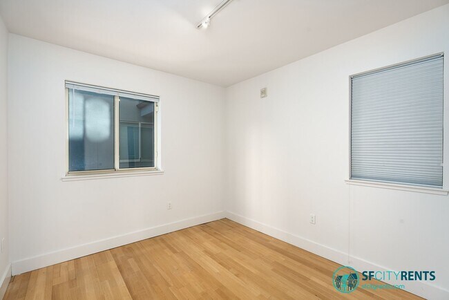 Building Photo - Polk Gulch: Modern 4th Floor Condo w/ in-unit W/D, Garage Parking & Shared Roof Deck