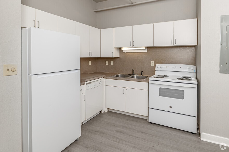 1BR, 1BA - 498SF - Kitchen - Eastside Lofts Apartments Phase II