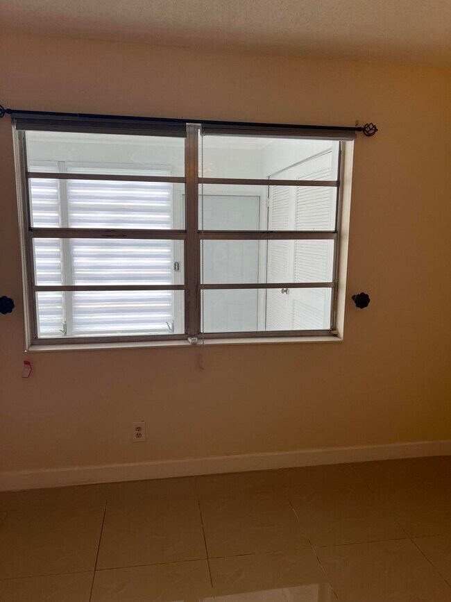 Building Photo - 131 Lake Olive Dr