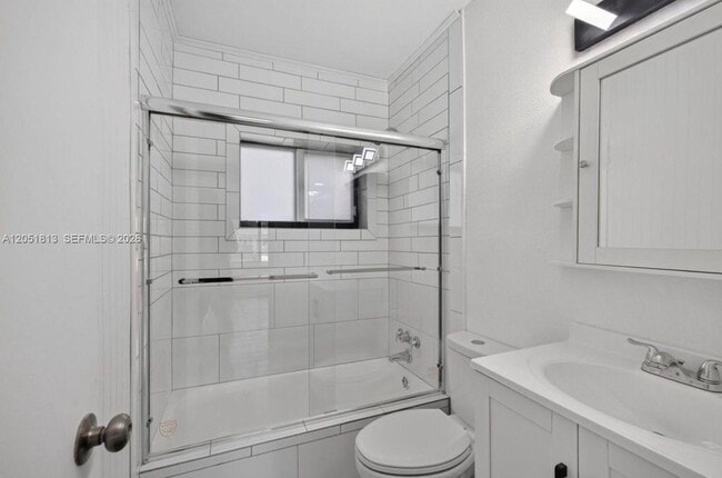 Building Photo - 540 NE 61st St