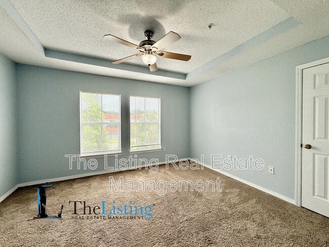 Building Photo - 18001 Richmond Pl Dr