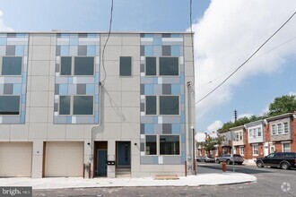 Building Photo - 2220 E Pacific St