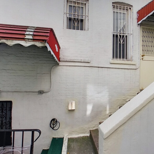 Building Photo - 1156 42nd St