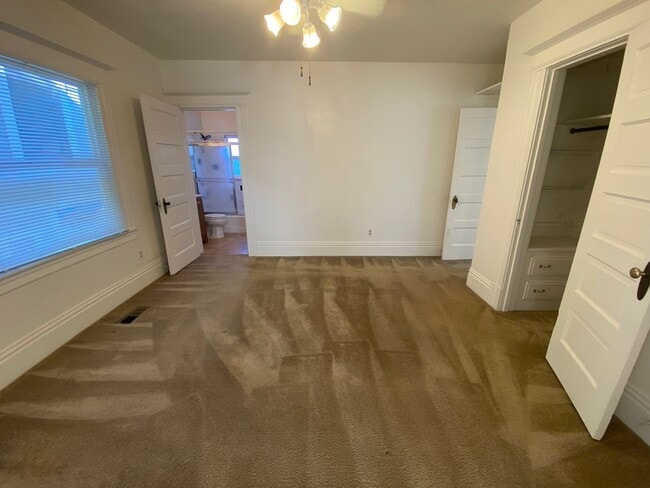 Building Photo - 2006003/85T