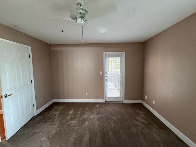 Building Photo - 4053 Crockers Lake Blvd
