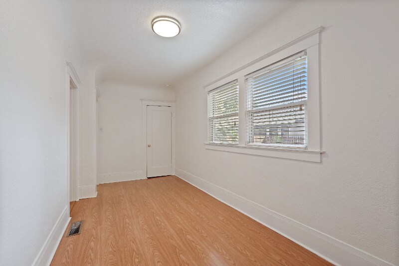 Building Photo - 2025 12th St