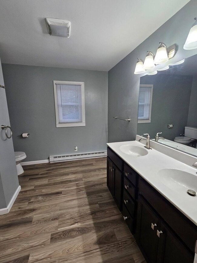 Building Photo - Spacious 3 Bedroom Single Family Home Bloomfield $2100