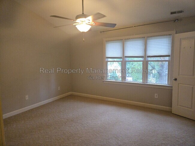 Building Photo - 1647 Claiborne Ct