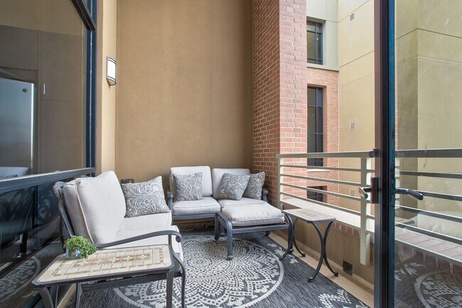 Building Photo - Heart of Old Town!!  Lofted Furnished Rental.  2 Parking Spots. Modern Living Resort!!  Front doo...