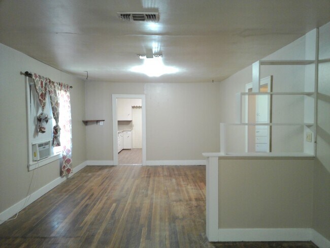 Building Photo - 2nd Chance Leasing!!