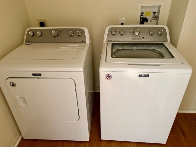 Building Photo - Beautiful 3BR 3BA Townhouse • Updated Kitchen • Deck • 2-Car Garage in Beavercreek