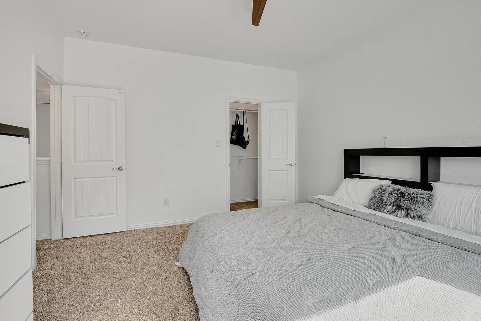 Building Photo - Room in House on Rancho Verde Dr