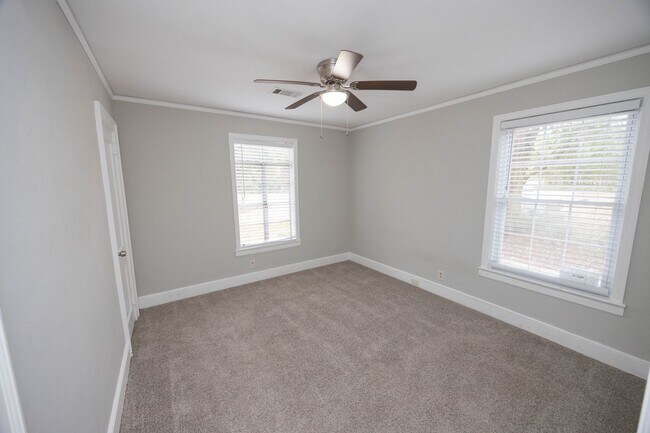 Building Photo - 2058 Woodley Rd