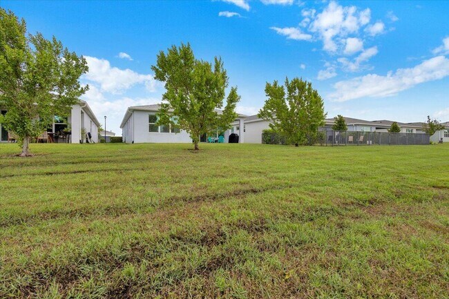 Building Photo - 12736 SW Eleanor Dr