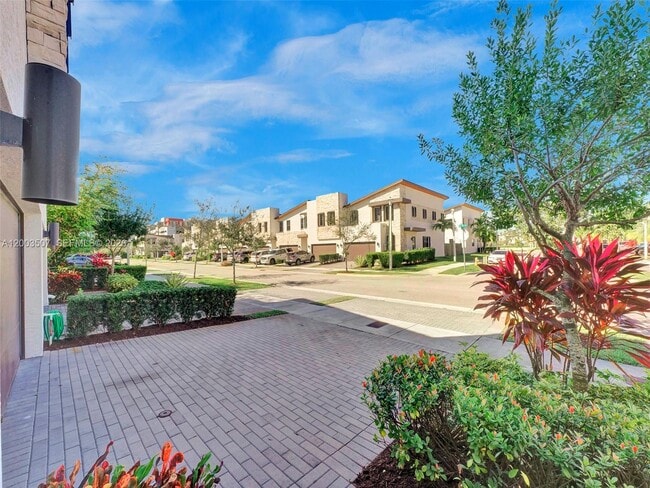 Building Photo - 10500 NW 78th Terrace