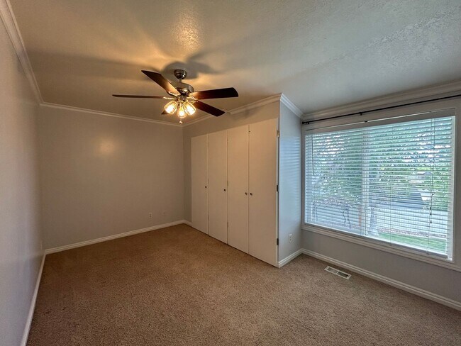 Building Photo - 4 Bedroom 4 Bathroom Home in Provo, Utah!