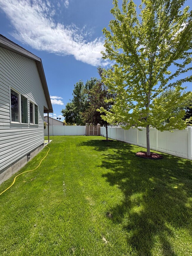 Building Photo - 3492 Stonegate Dr