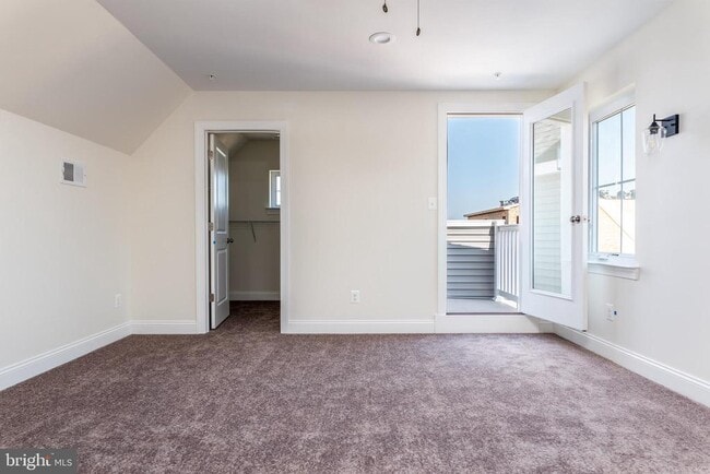 Building Photo - 434 Hurst St