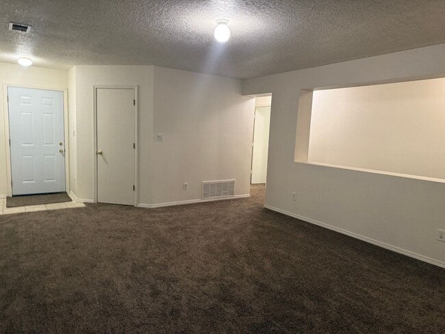 Building Photo - 3BR, 2BA, 2CG