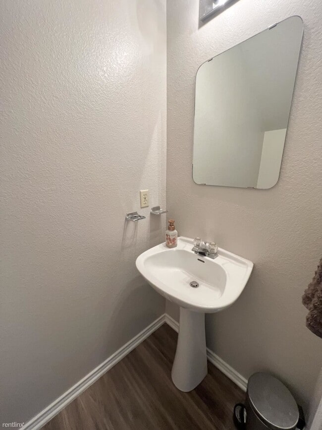 Building Photo - 2 br, 2 bath House - 2501 Windmill Dr