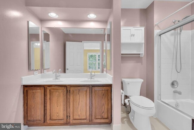 Building Photo - 9354 Sombersby Ct