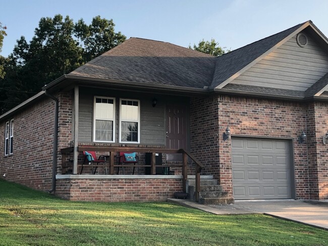 Building Photo - 610 Rolling Hills Dr