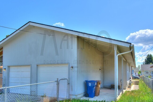 Building Photo - 1218 W Frederick Ave