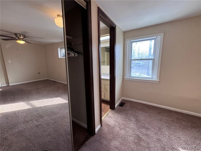 Building Photo - 10761 Main St