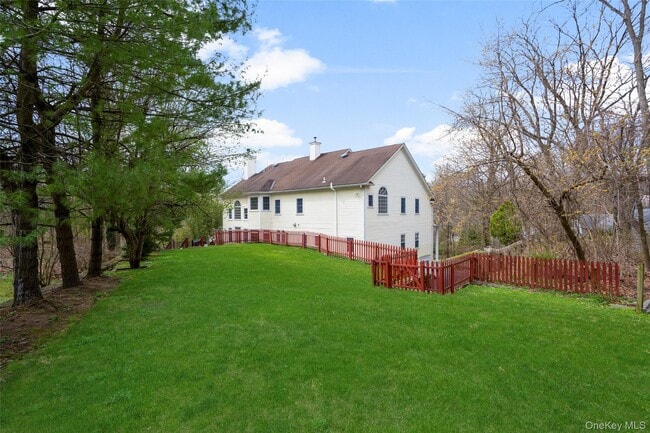 Building Photo - 5 Country Ln