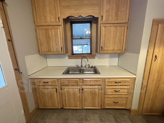 Building Photo - 254 E Louther St