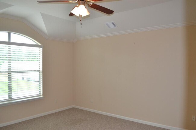Building Photo - 336 Lazy Ln