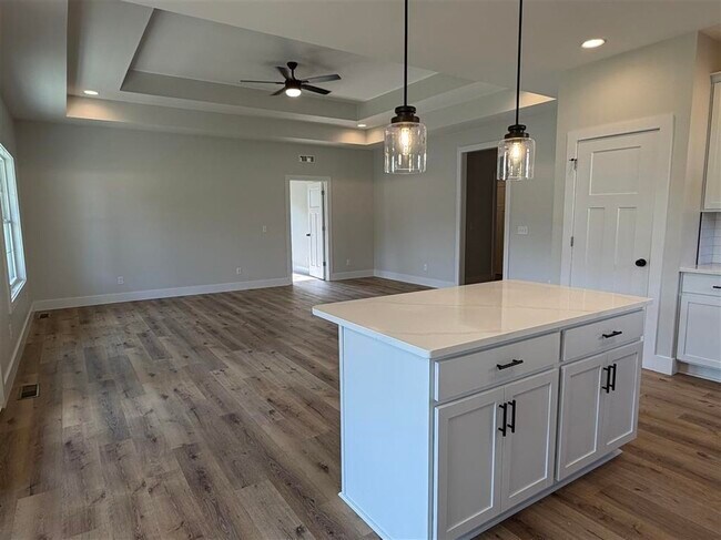 Building Photo - 837 Temple Way