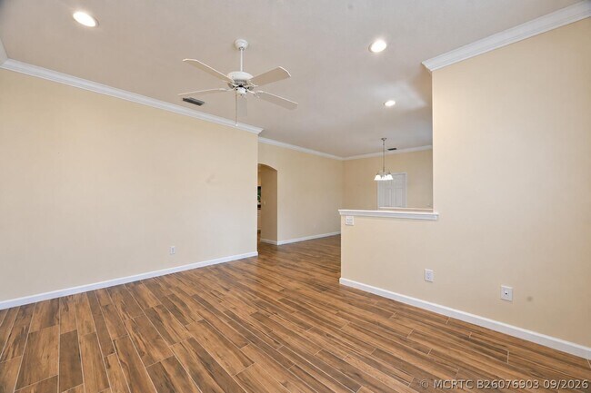 Building Photo - 545 NW Portofino Ln