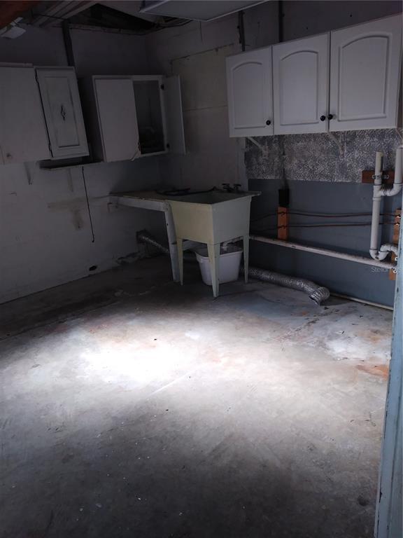 Building Photo - 2103 Hess Dr