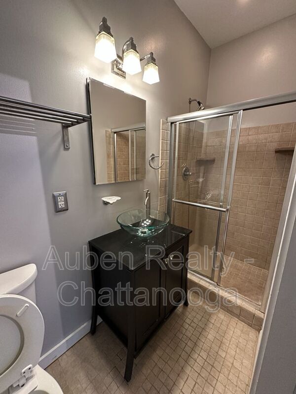 Building Photo - 3211 Montview Dr