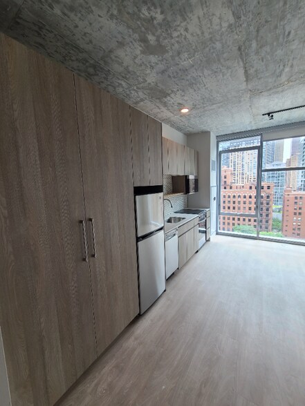 Primary Photo - 216 W Chicago Ave
