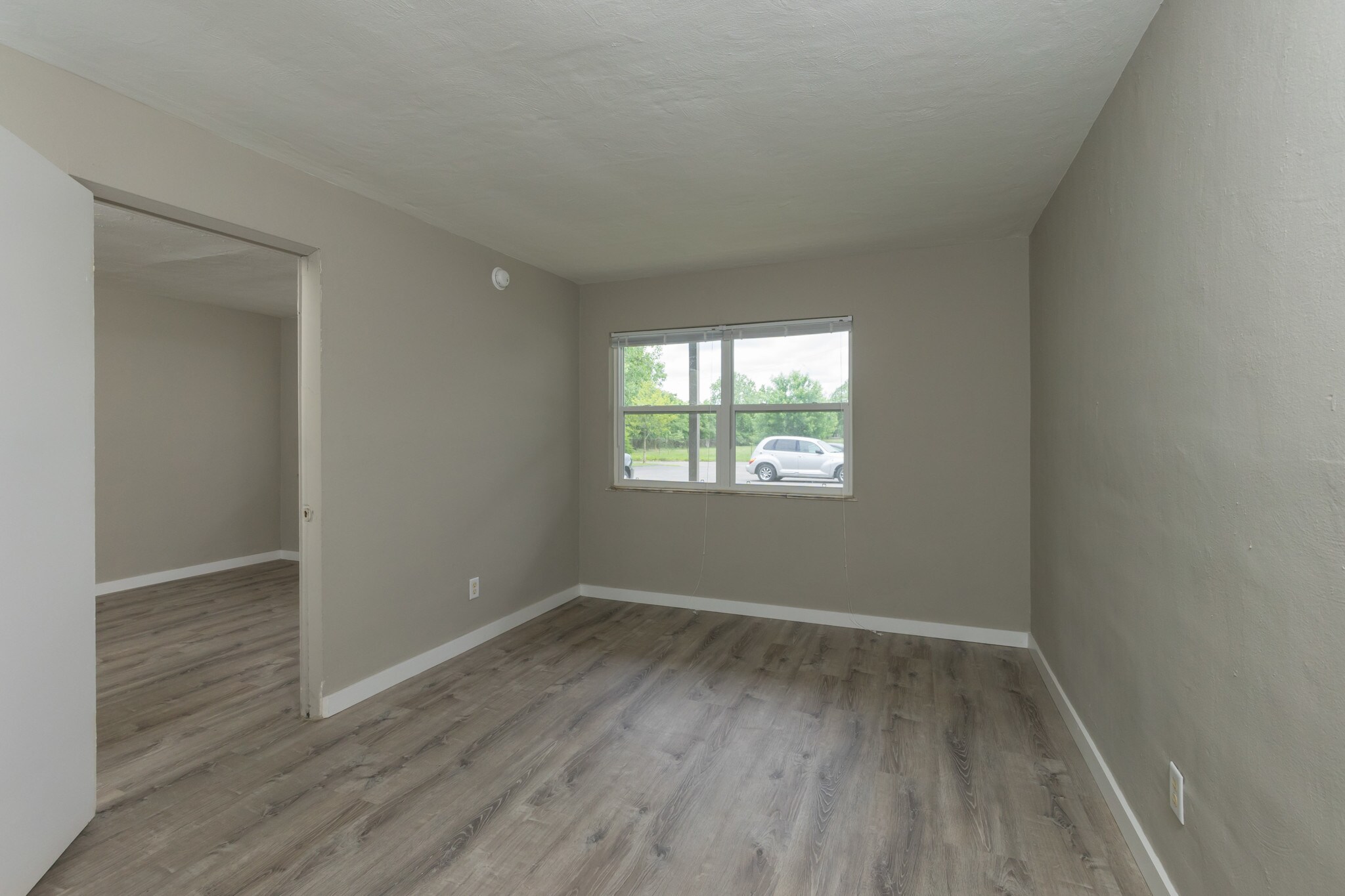 Building Photo - 464 E Norwich Ave